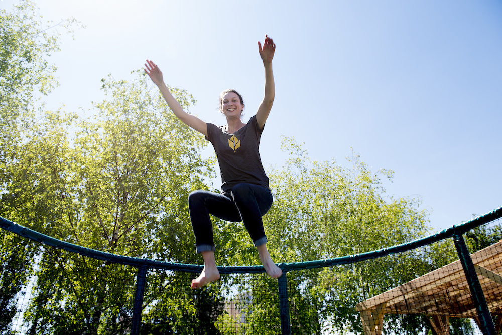 terrasse-brumisée-ombre-ombragée-chill-détente-espace-extérieur-parcours-ninja-trampoline-pingpong-badminton-basket-jeux-mölkky-slacklines--Après-midi-petit budget-Jeu de société-Temps de pluie--stages-escalade-loisir-Ambiance-fête-Dialogue-route71-soiree-escalade-loisir-famille-destination-vacances-famille-amis-activité-theme-boutique-parc-courinterieur-exterieur-spa-vacances-parcours-prestations-decouverte-music-ouverturetouslesjours-art-chausson-escalade-bienetre-enfant-sport-evenements-trampoline-ville-bar-tourisme-saone-loire-snack-charnay-les-macon-referencement-site