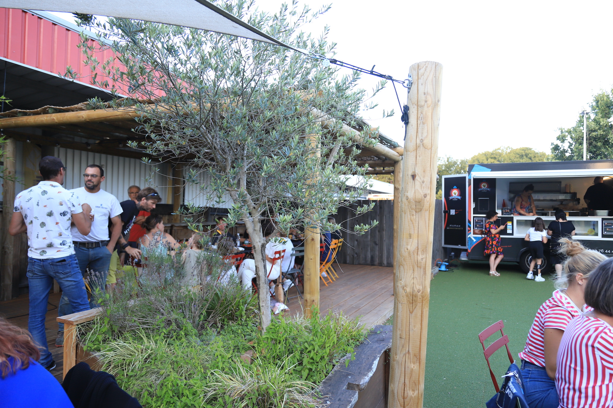 soiree-jeux-foodtruck-mâcon-férié-jour-stage-vacances-Après-midi-petit budget-Jeu de société-Temps de pluie-salade paysanne1-Exposition-Ambiance-fête-Dialogue-route71-soiree-escalade-loisir-famille-destination-vacances-famille-amis-activité-theme-boutique-parc-abonnement-courinterieur-exterieur-spa-vacances-parcours-prestations-decouverte-music-ouverturetouslesjours-art-chausson-escalade-bienetre-enfant-sport-evenements-trampoline-ville-bar-tourisme-saone-loire-snack-charnay-les-macon-referencement-site-partenariat